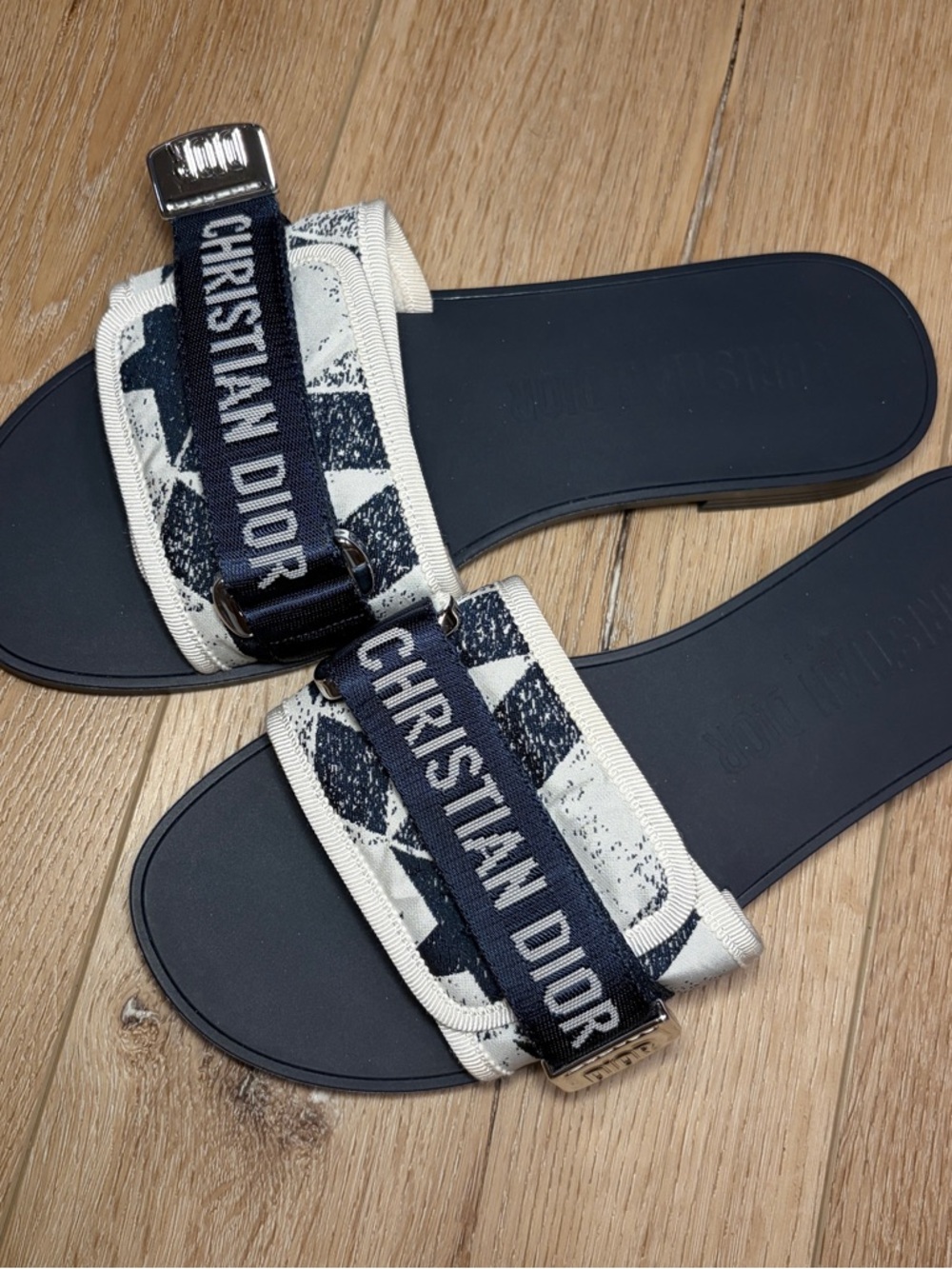NWOT Dior Dio(r)evolution Slides - Picture 3 of 6